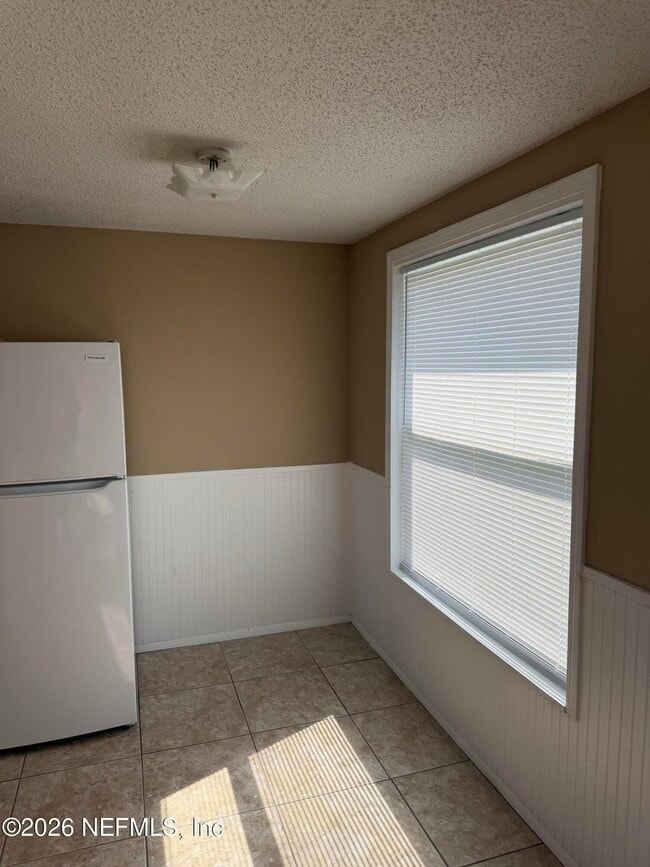 Building Photo - 1323 Solar Cir