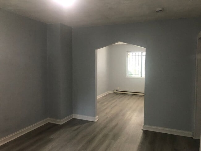 Building Photo - Charming 3-bedroom, 1-bathroom home locate...