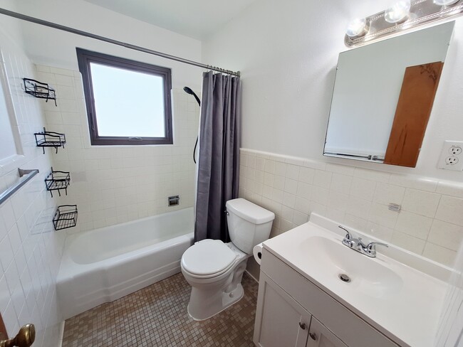 Building Photo - 907 Jefferis Ave