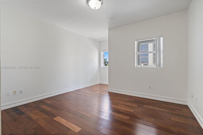 Building Photo - 455 E Palmetto Park Rd