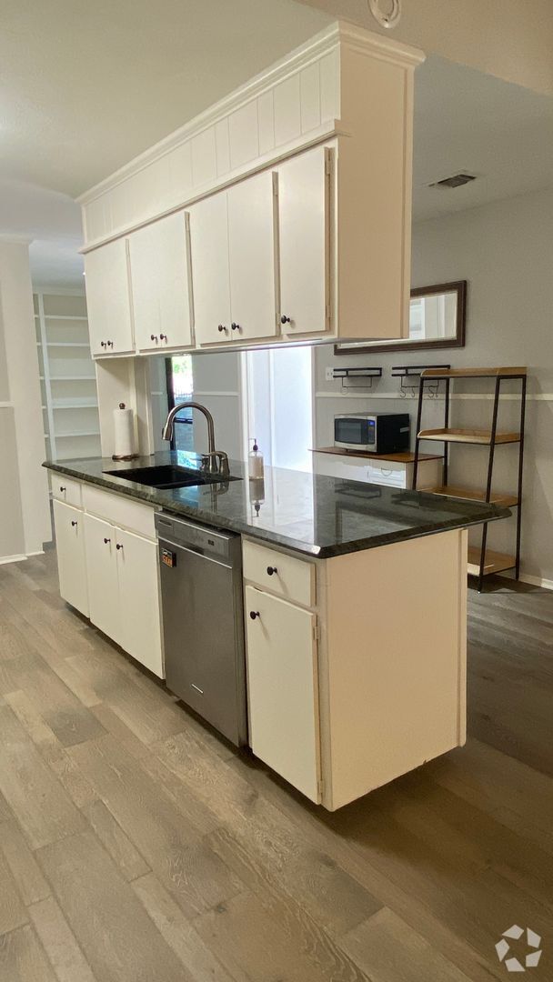 Building Photo - Beautiful Home in Established Neighborhood