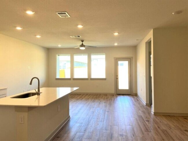 Building Photo - 13704 Zuhause Dr