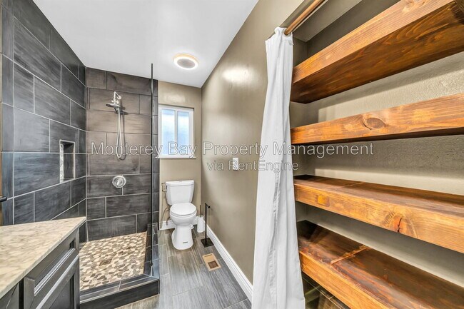 Building Photo - 20 Del Robles Ave