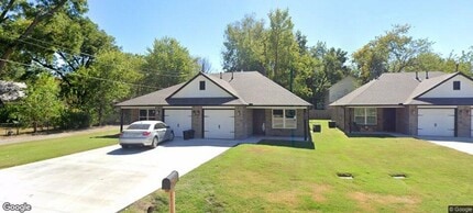 Building Photo - 2 Bed | 1 Bath Luxury Duplex