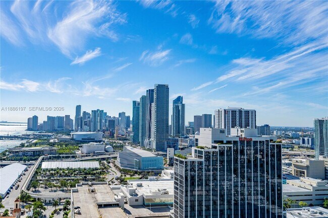 Building Photo - 1750 N Bayshore Dr