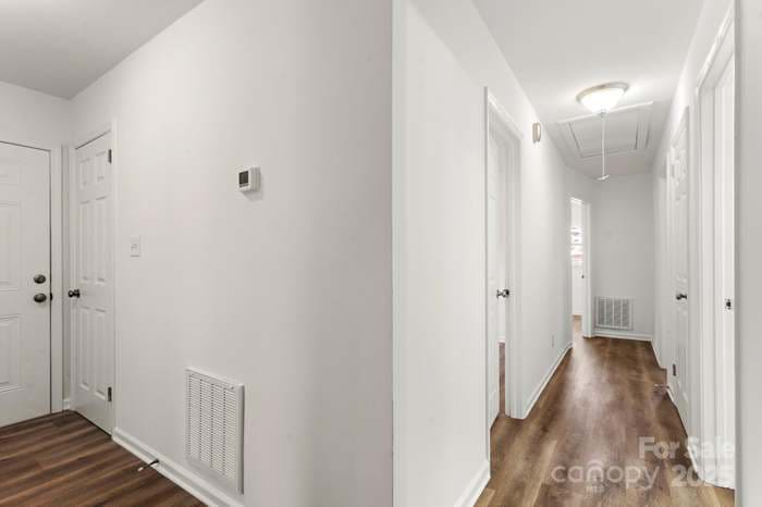 Building Photo - 5116 Carriage Dr Cir