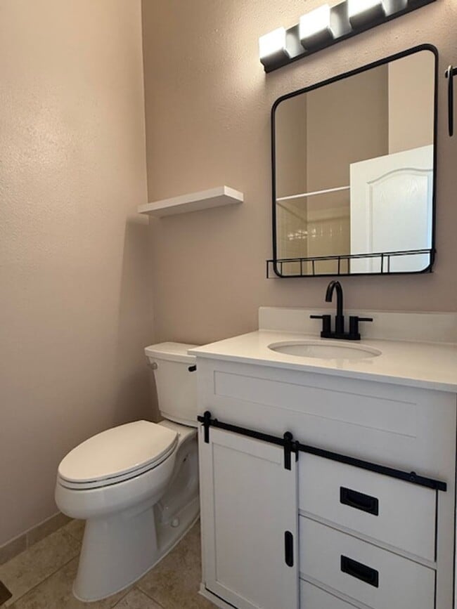 Building Photo - House For Lease