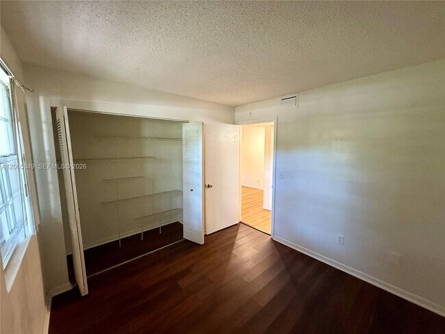 Building Photo - 1237 SW 46th Ave