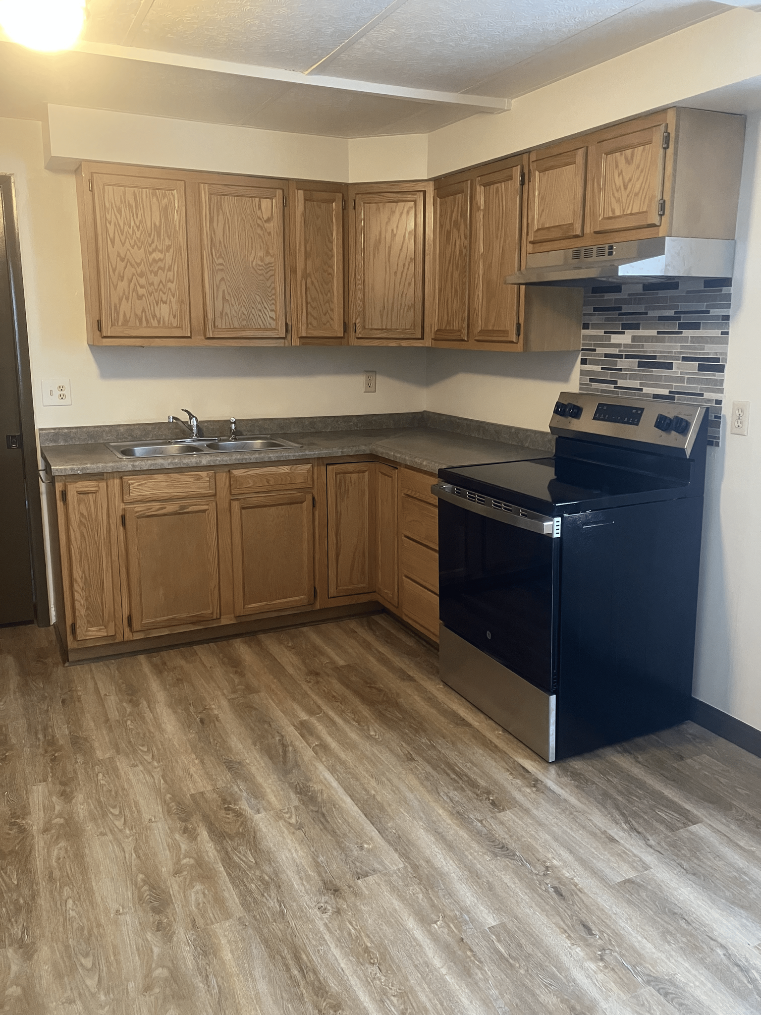 Kitchen - 901 N 14th St