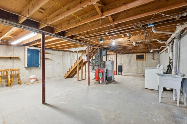 Building Photo - 125 Harris Ave