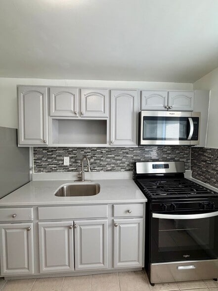 Interior Photo - 242 Prospect Street