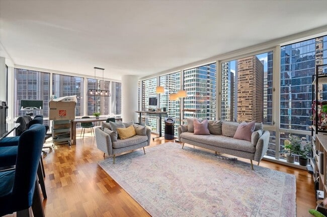 Building Photo - 505 N McClurg Ct