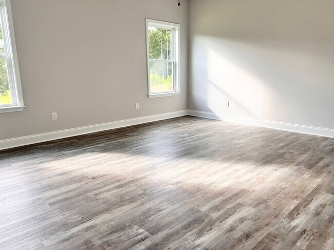 Building Photo - 8024 English Ivy Ct