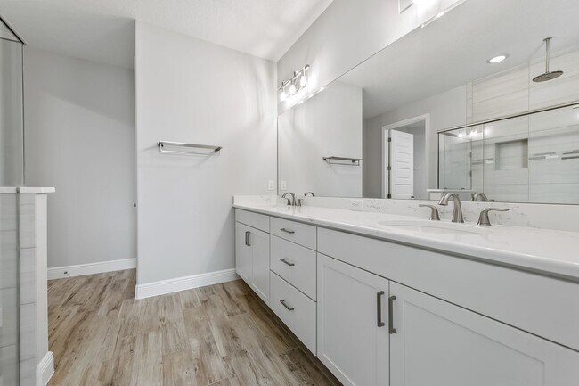Building Photo - 8134 Loren Cove Dr
