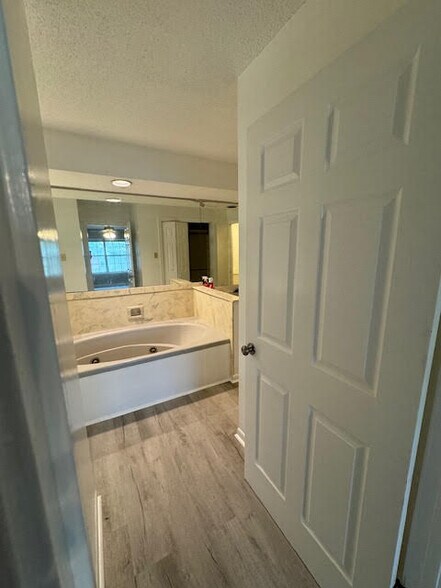 Building Photo - 5624 Ahoni St