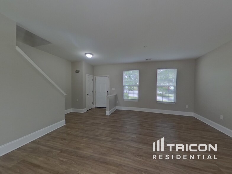 Building Photo - 2426 Highland Park Dr