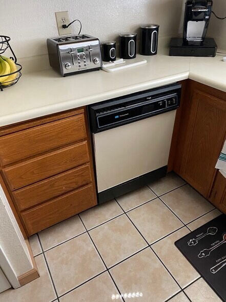 Building Photo - 3180 Country Club Dr