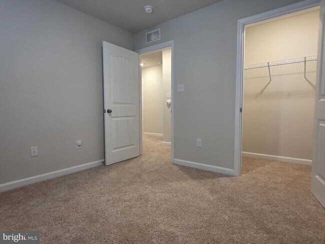 Building Photo - 71 Filbert Dr