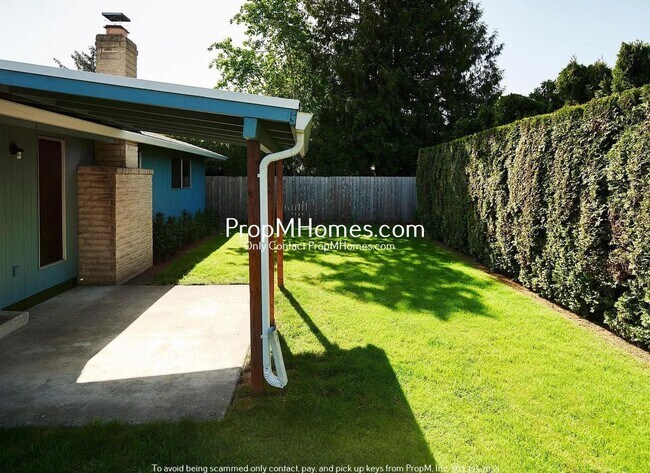 Building Photo - Spacious Three Bedroom Home in Milwaukie!