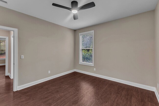 Building Photo - 8313 Henderson Rd