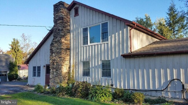 Primary Photo - 3433 Lower Mountain Rd