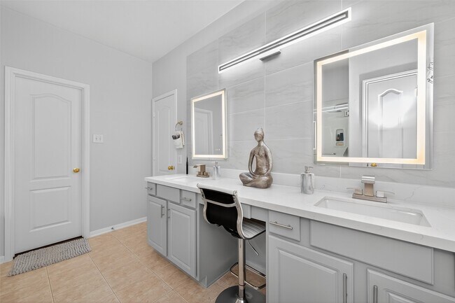 Building Photo - 19343 Dickson Park Dr