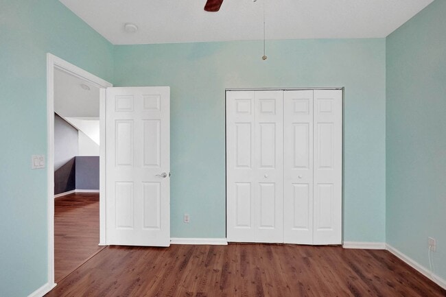 Building Photo - Amazing 4 Bedroom, 3 Bath home plus large 21'x11' loft located in Parkland Isles!