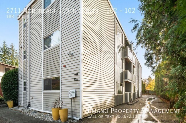 Building Photo - 2711 NE 115th St