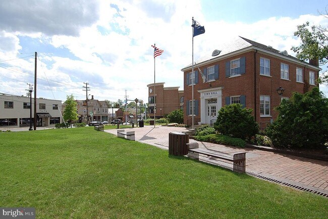 Building Photo - 13358 Sherwood Park Ln