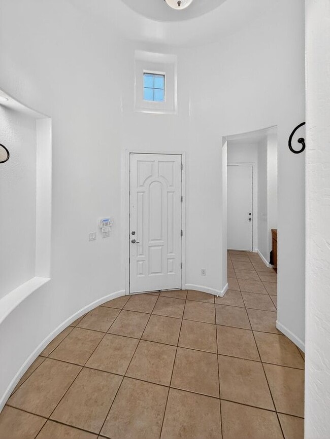 Building Photo - Spacious 3 car garage home at Paseo Trail!