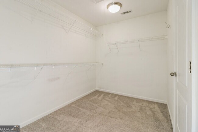 Building Photo - 6682 Silk Tree Pointe