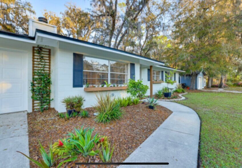 Building Photo - 2410 NW 54th Ter