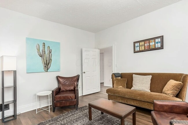 Building Photo - 413 S Ohio Ave