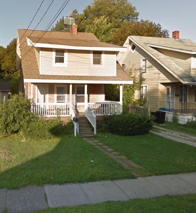 Primary Photo - 2056 Water St