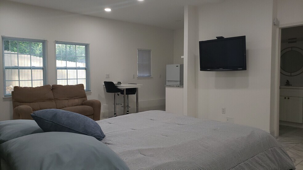 Building Photo - 4265 Parnell Rd