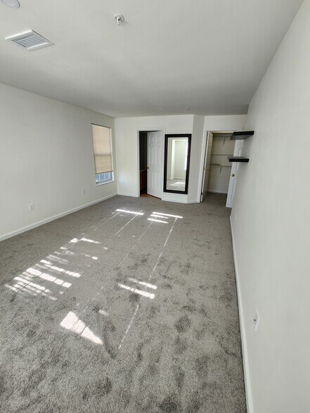 Master bedroom - 7526 Coxton Ct