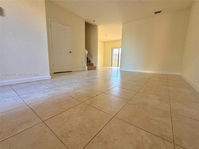 Building Photo - 320 SE 37th Ter