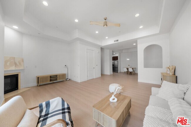Building Photo - 309 S Mariposa Ave