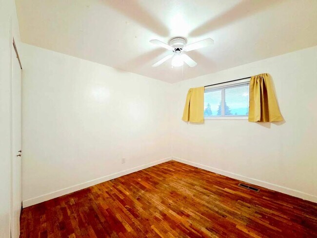 Building Photo - Large 4 Bed, 2 Bath in Desirable East Wenatchee!