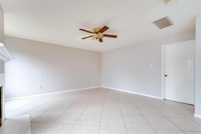 Building Photo - 12654 Pine Bush Dr