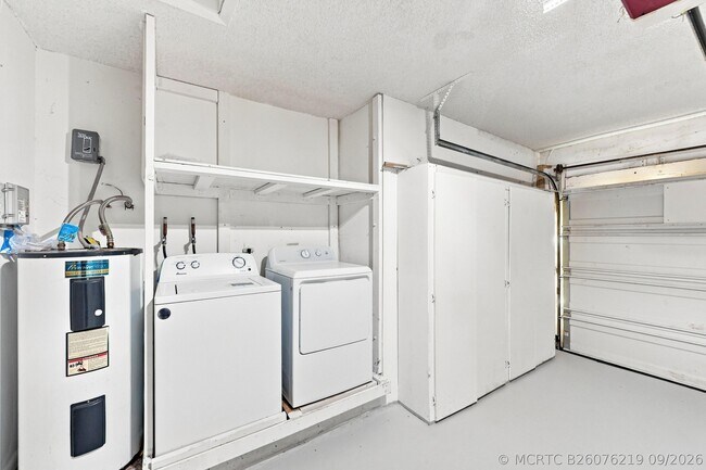 Building Photo - 372 W Riverbend Dr