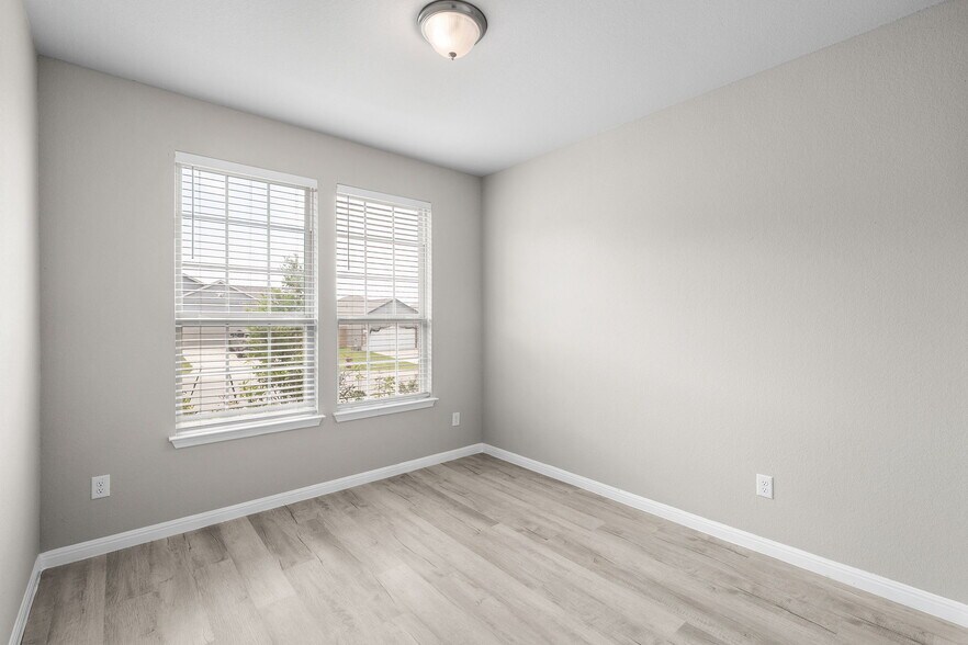Building Photo - 313 McLintock Rd