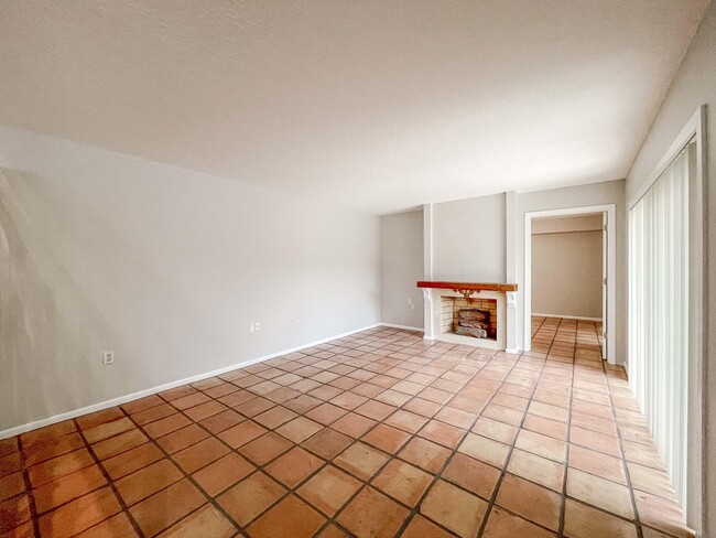 Building Photo - 317 3rd Ln
