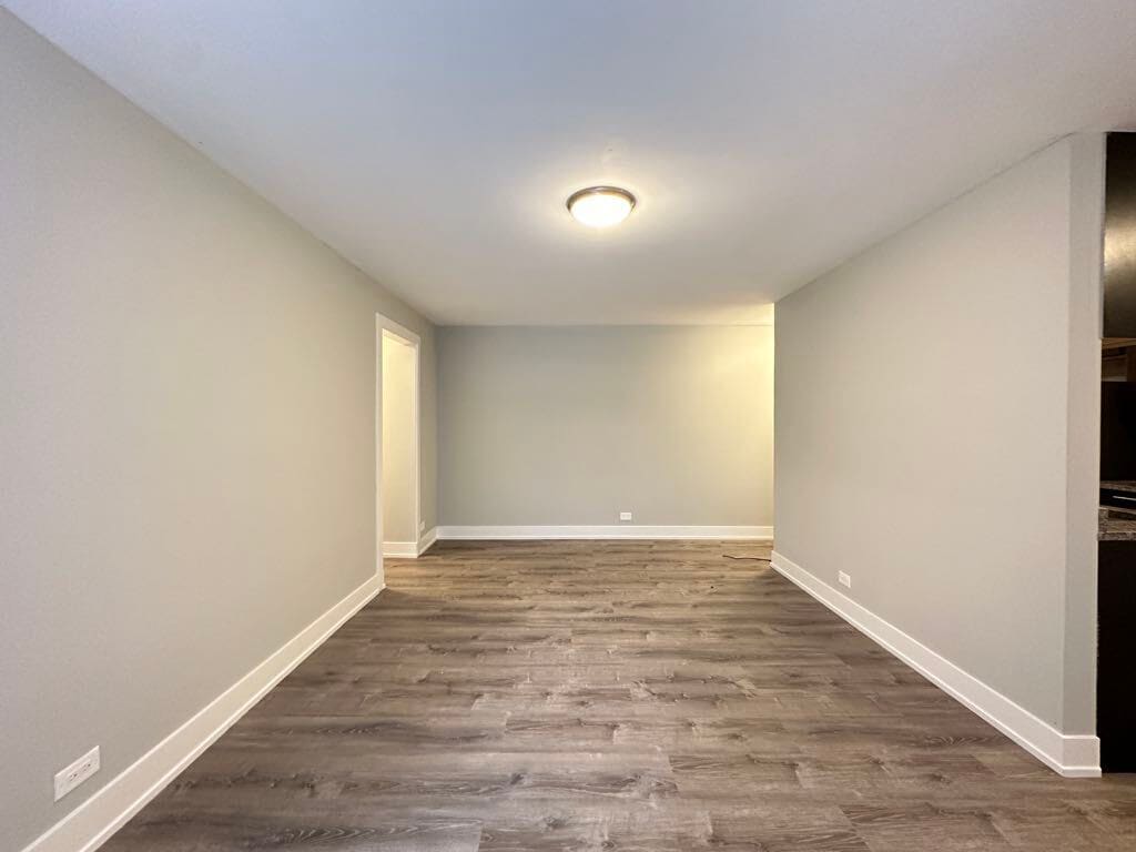 Building Photo - 535 W Surf St