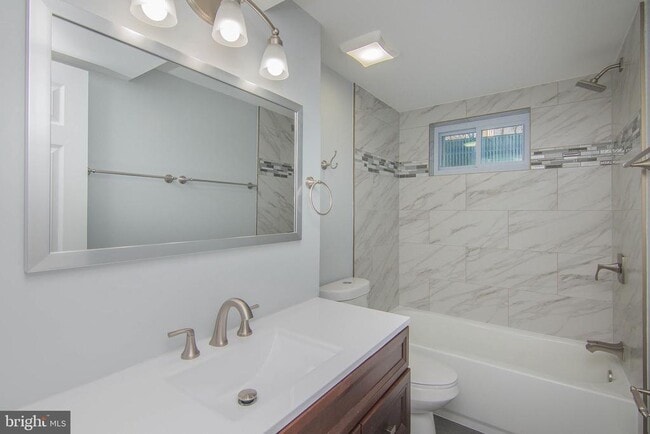 Building Photo - 14 N Montague St