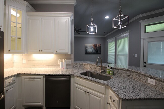 Building Photo - Coming Soon! Stunning 3 Bed 2 Bath Home on...