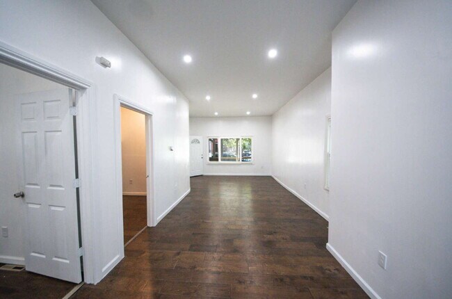 Building Photo - Multi-unit Building