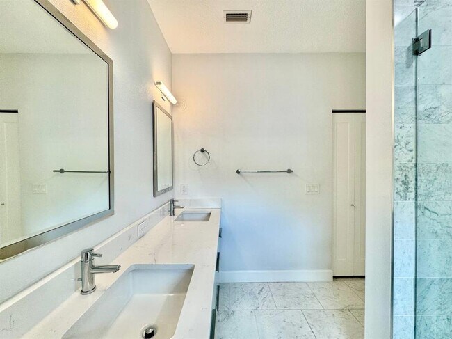 Building Photo - 4207 S Dale Mabry Hwy