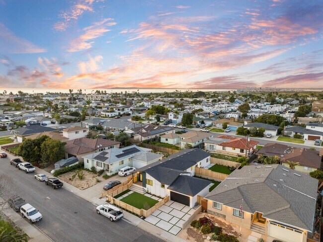 Building Photo - 436 Date Ave