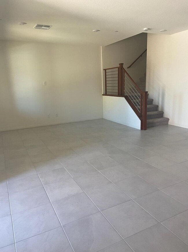 Building Photo - WOW Affordable Townhome in Inspirada